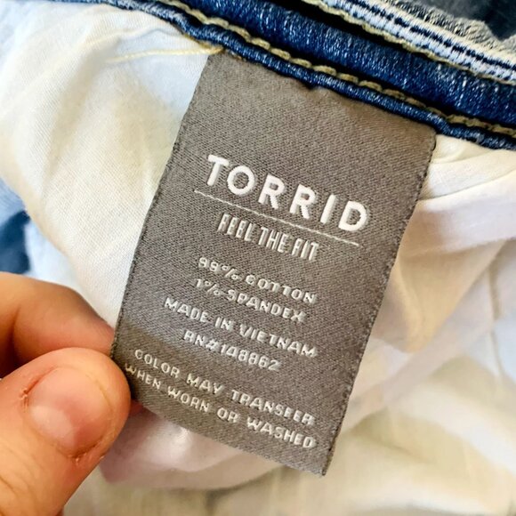 Torrid Womens Boyfriend Straight Vintage Stretch Mid-Rise Jean Distressed 20R - Picture 11 of 14